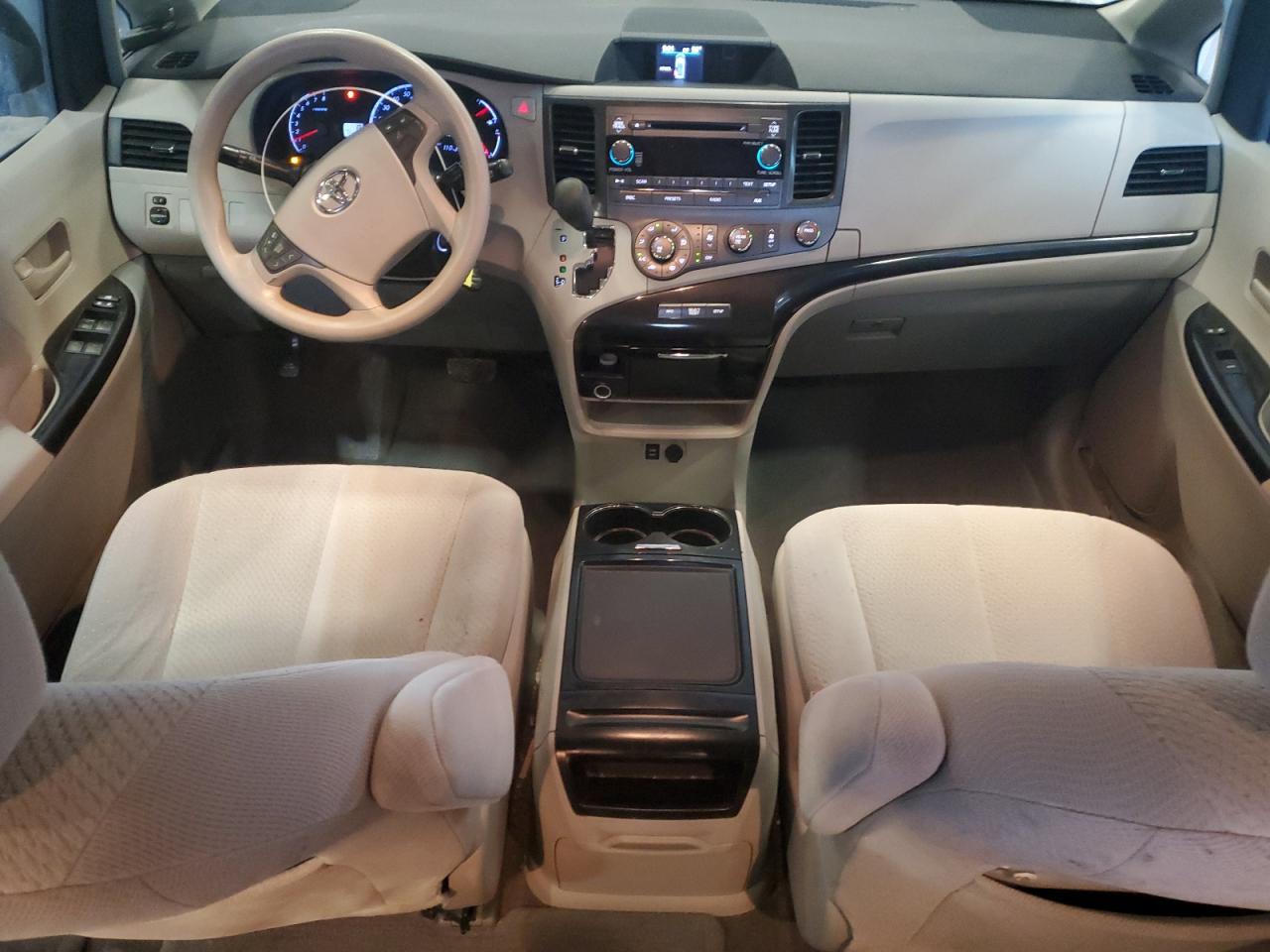 2012 Toyota Sienna - Image 8