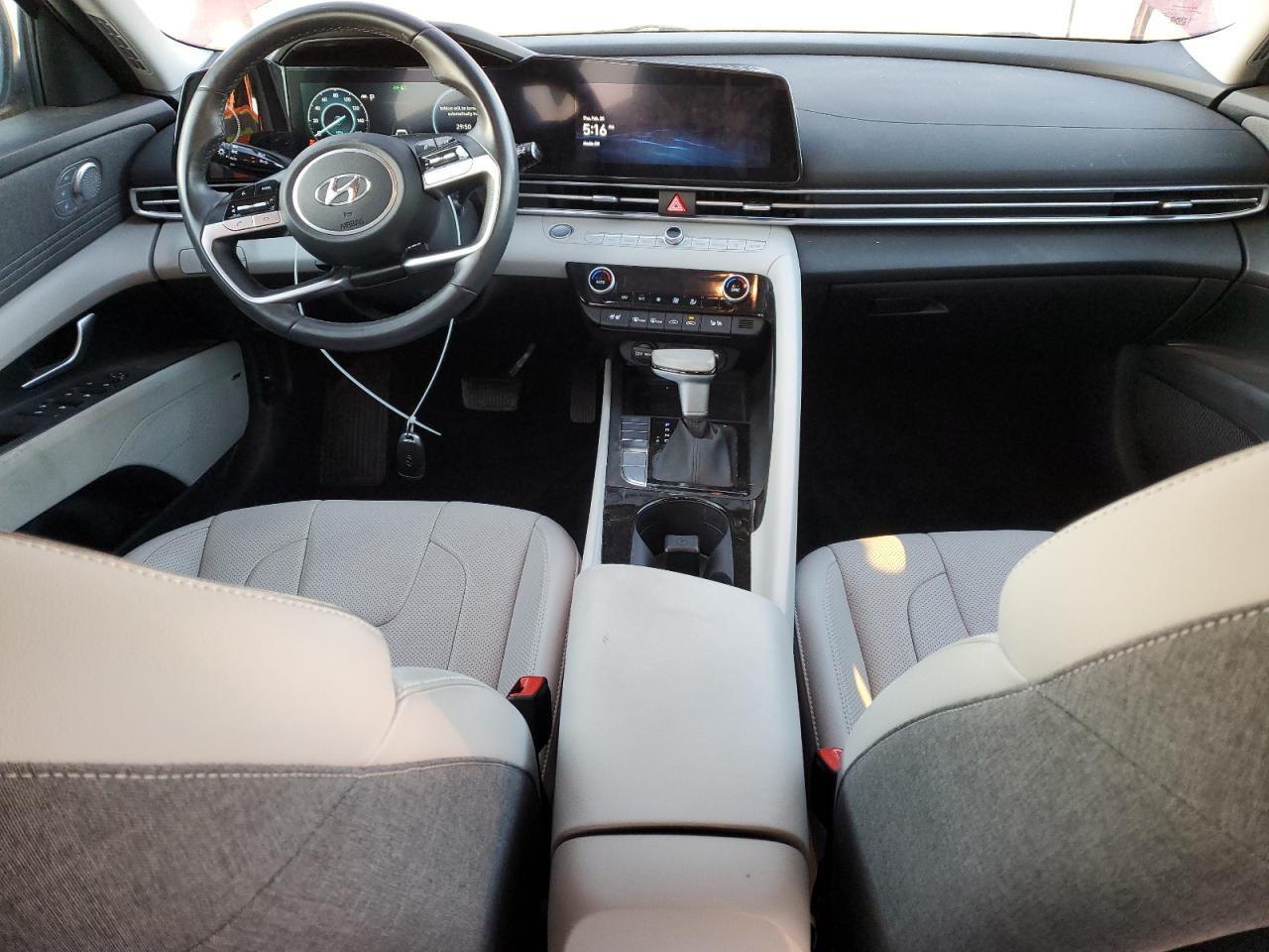 2023 Hyundai Elantra - Image 8