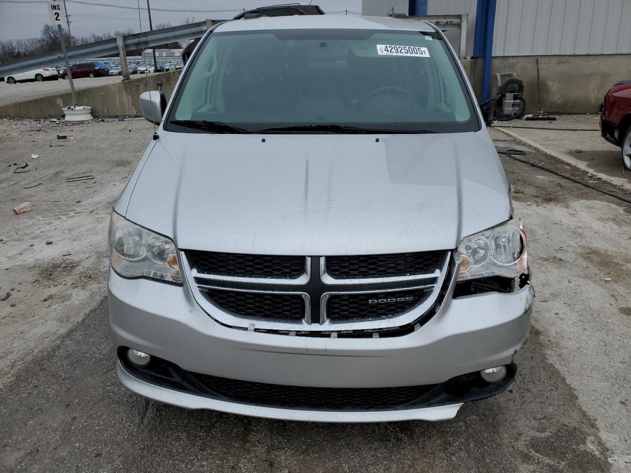 2011 Dodge Caravan - Image 5