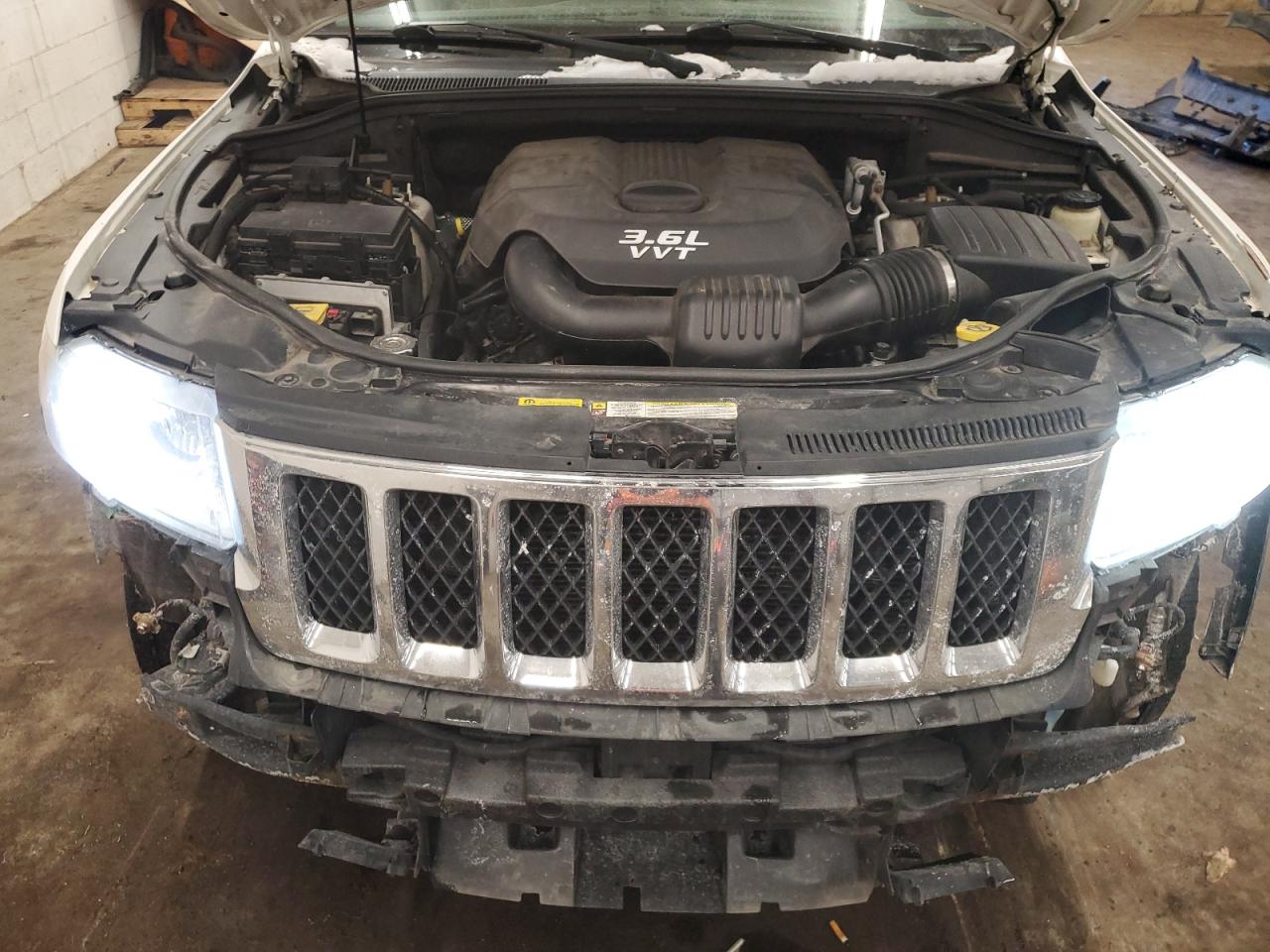 2012 Jeep Grand Cherokee - Image 12
