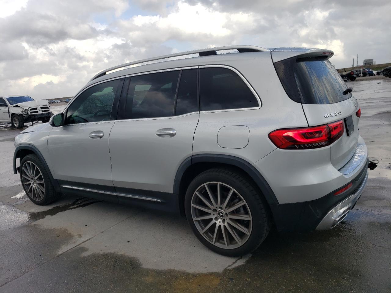 2023 Mercedes-Benz GLB - Image 2