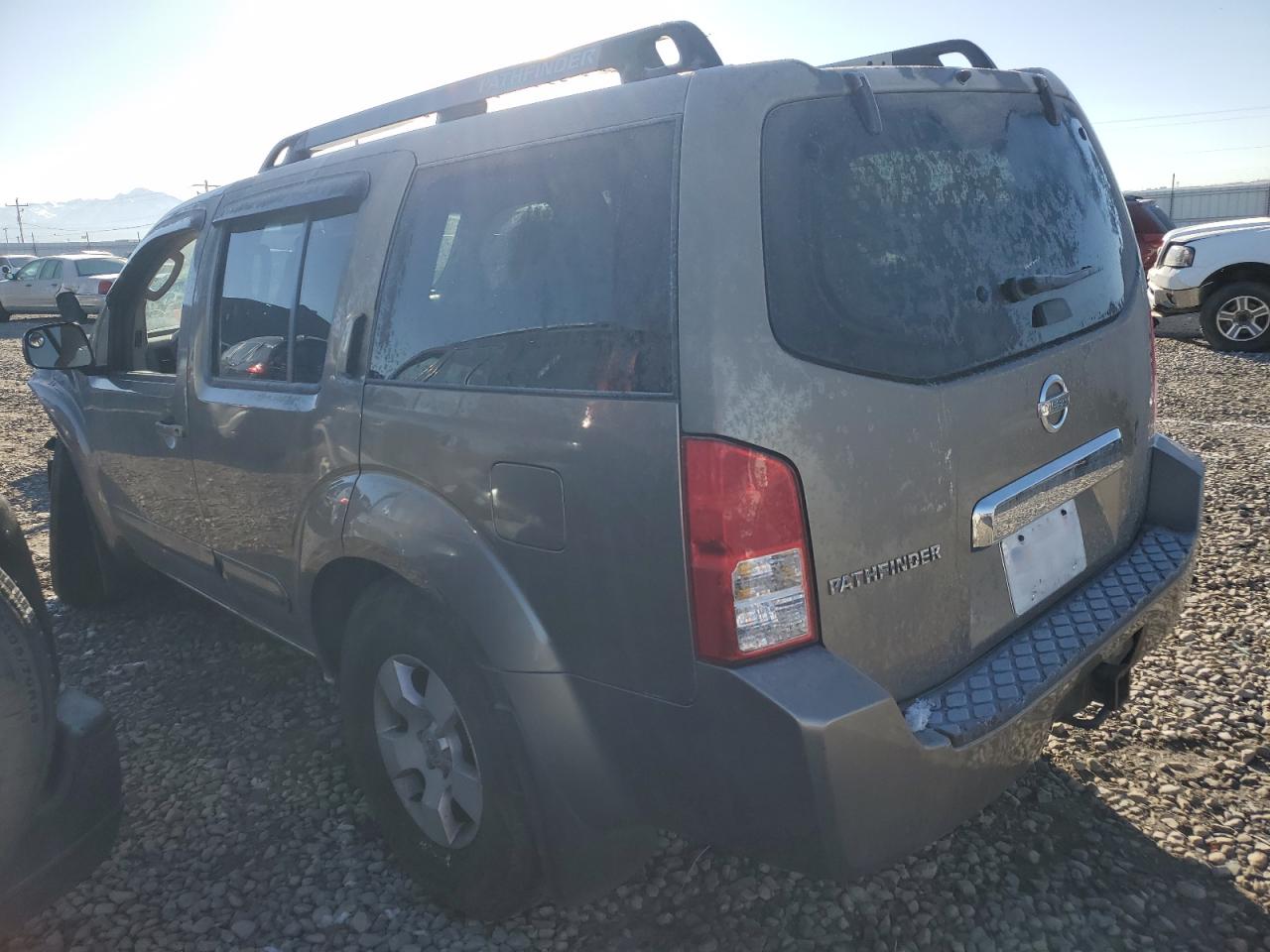 2005 Nissan Pathfinder - Image 2
