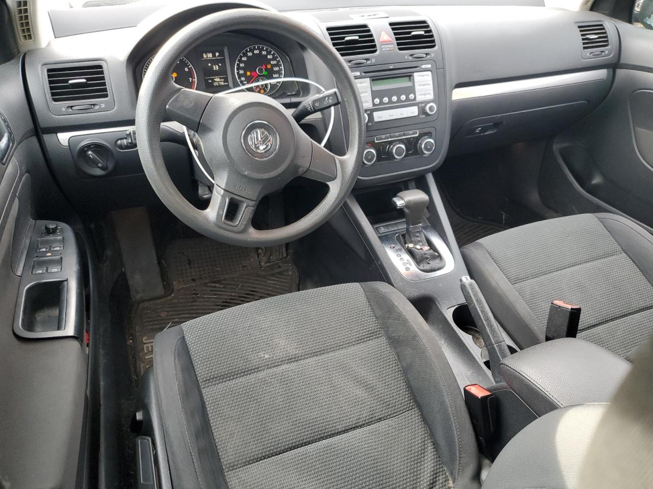 2010 Volkswagen Jetta - Image 8
