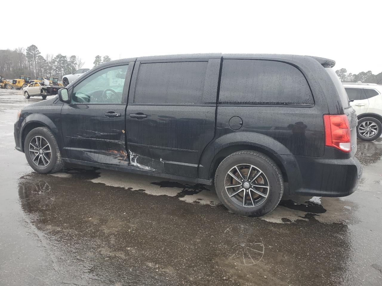 2015 Dodge Caravan - Image 2