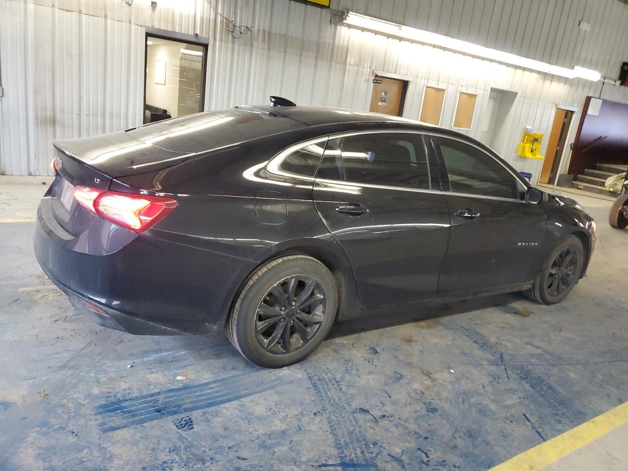 2019 Chevrolet Malibu - Image 3