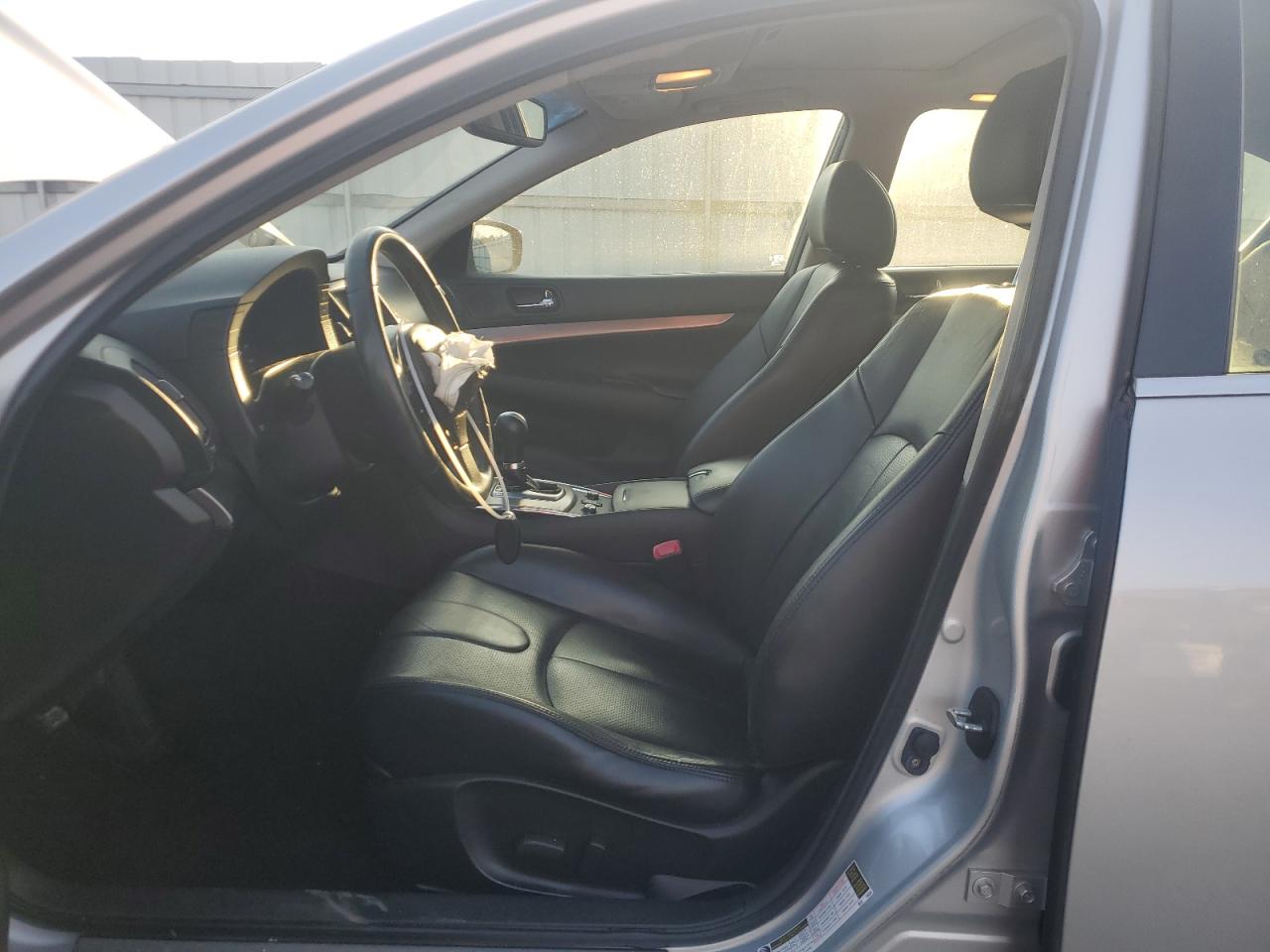 2015 Infiniti Q40 - Image 7