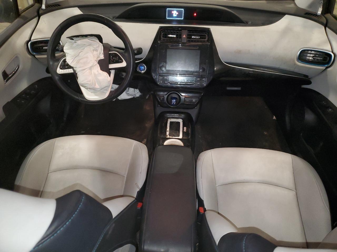 2016 Toyota Prius - Image 8