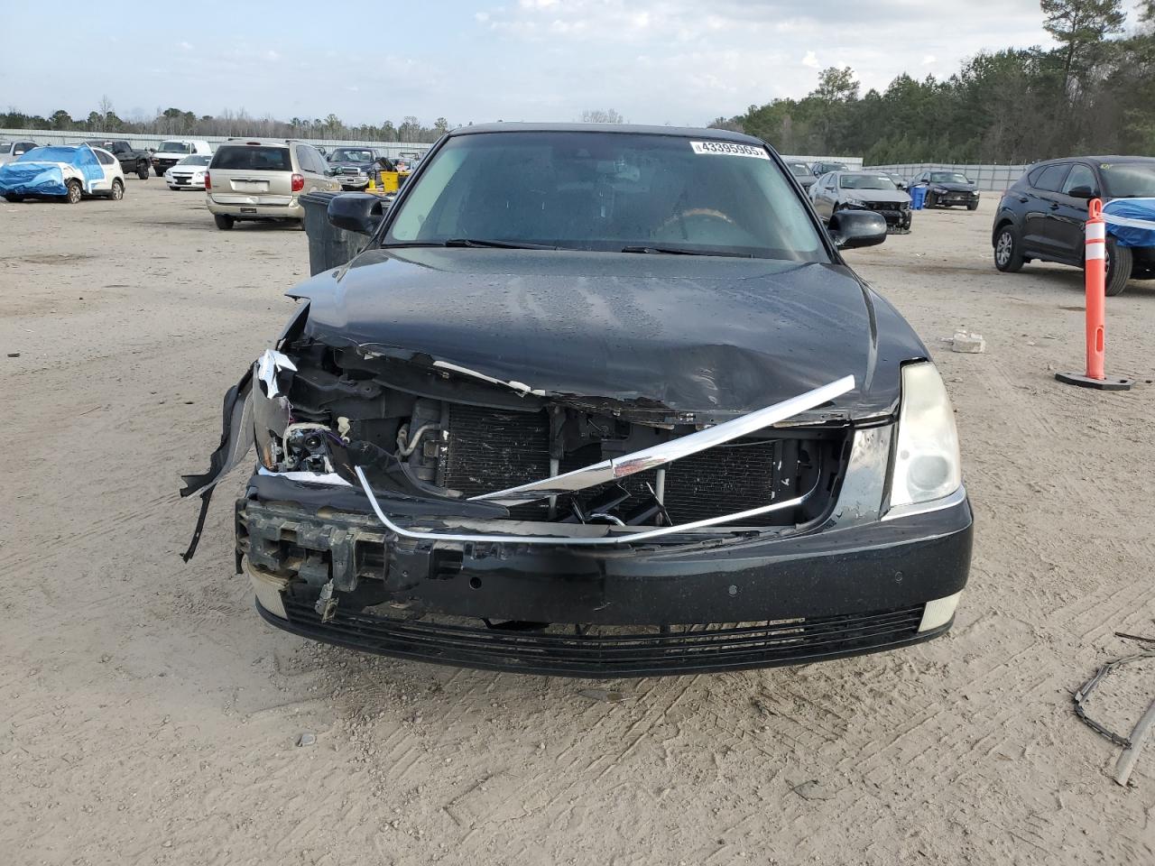 2011 Cadillac DTS - Image 5