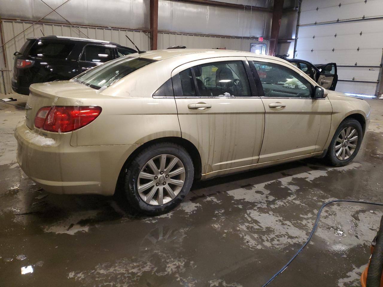 2010 Chrysler Sebring - Image 3