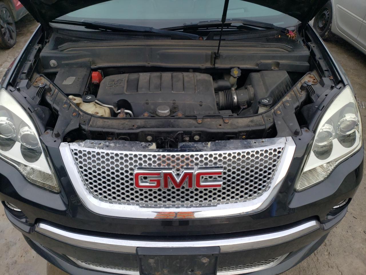 2011 GMC Acadia - Image 12