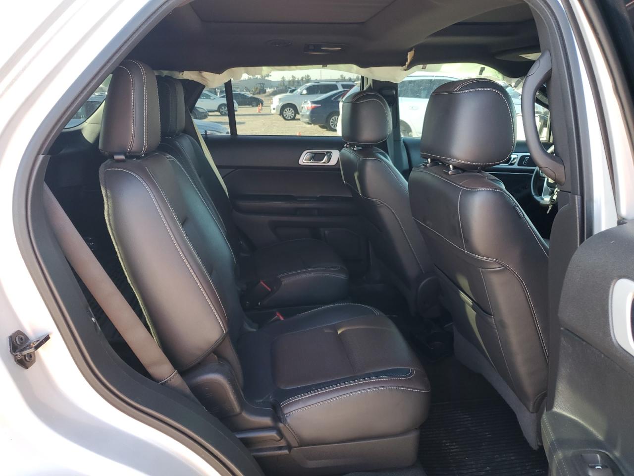 2015 Ford Explorer - Image 11