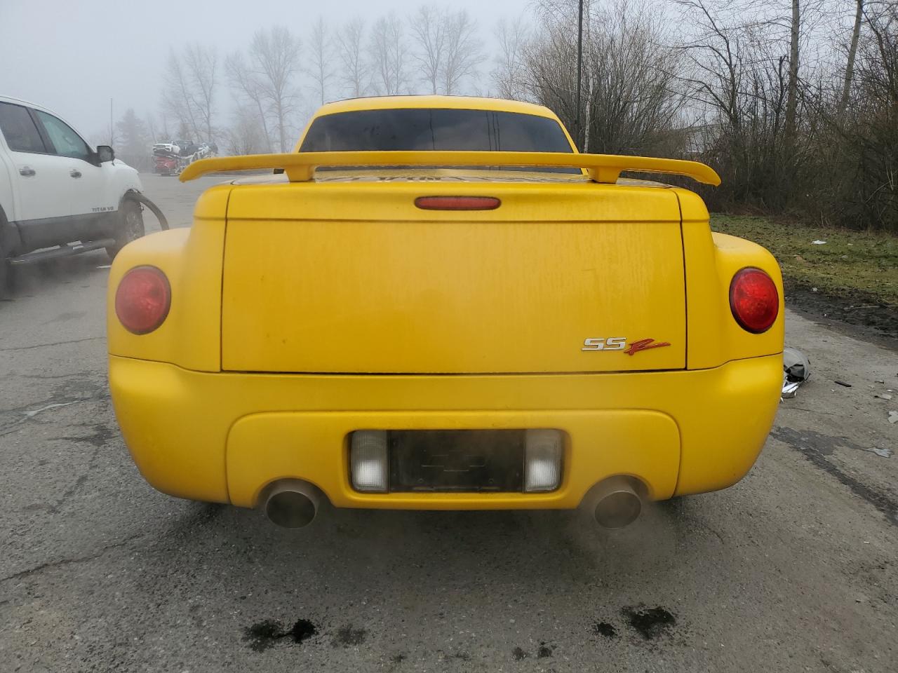 2005 Chevrolet SSR - Image 6