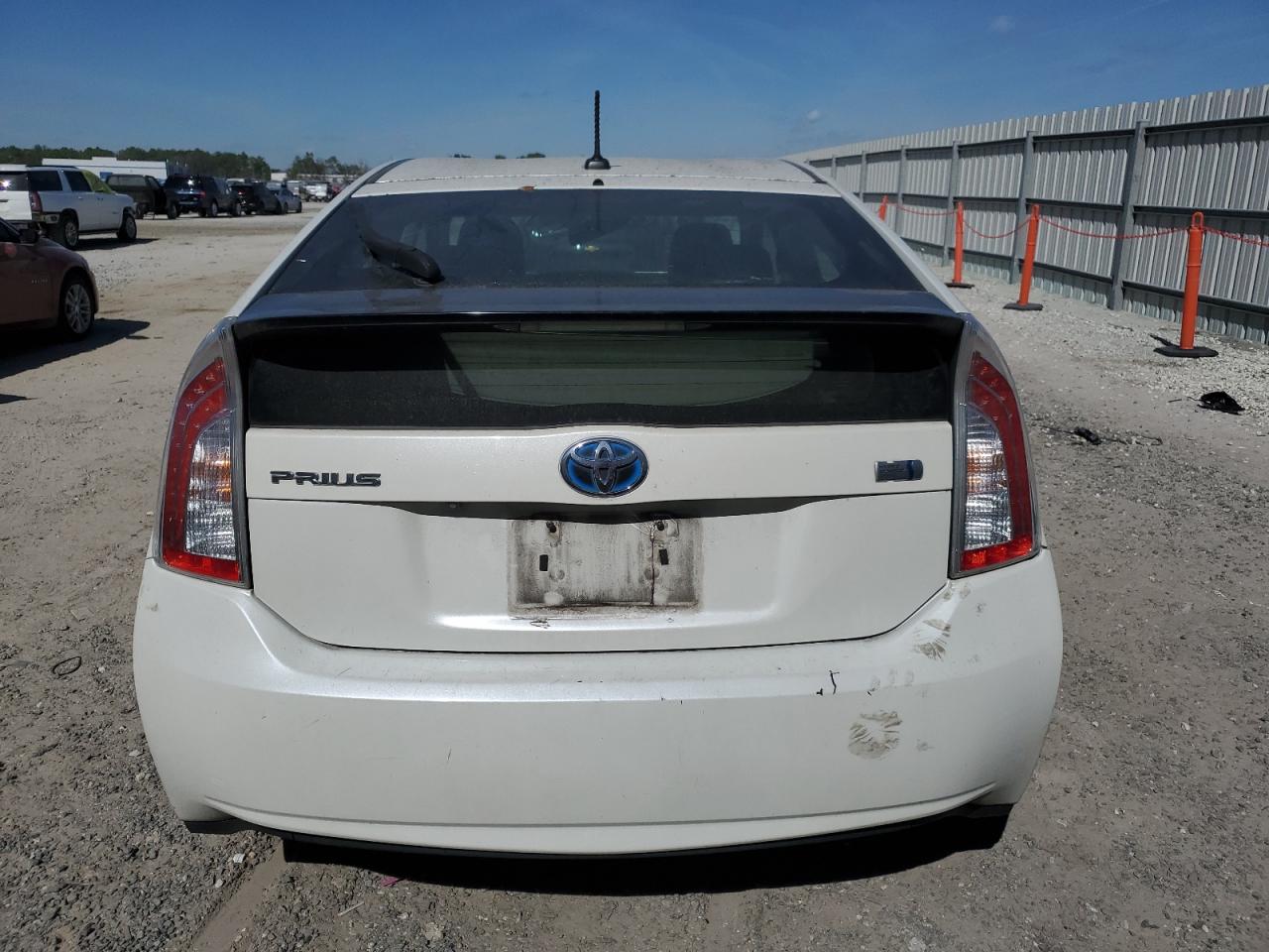 2015 Toyota Prius - Image 6