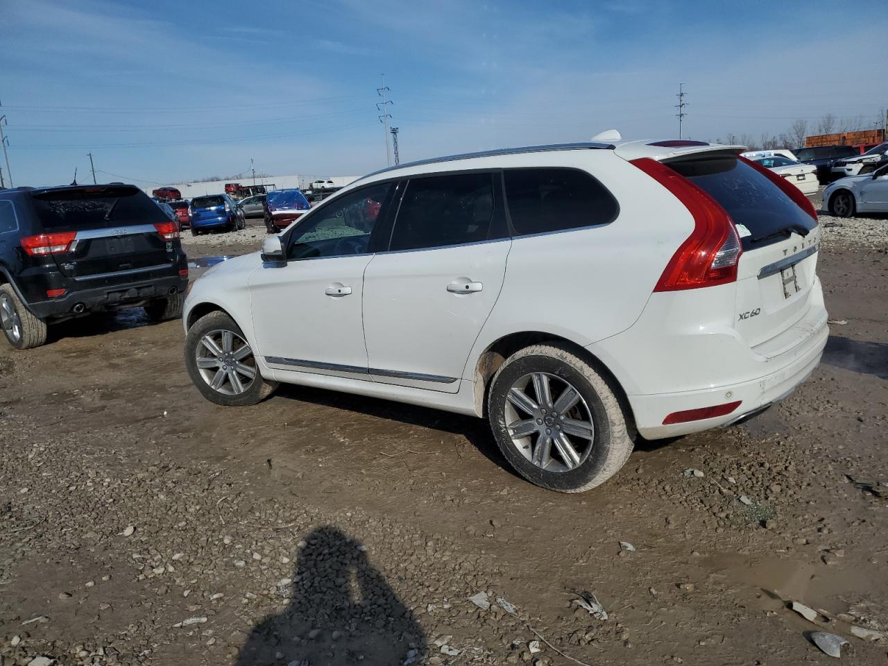 2017 Volvo XC60 - Image 2