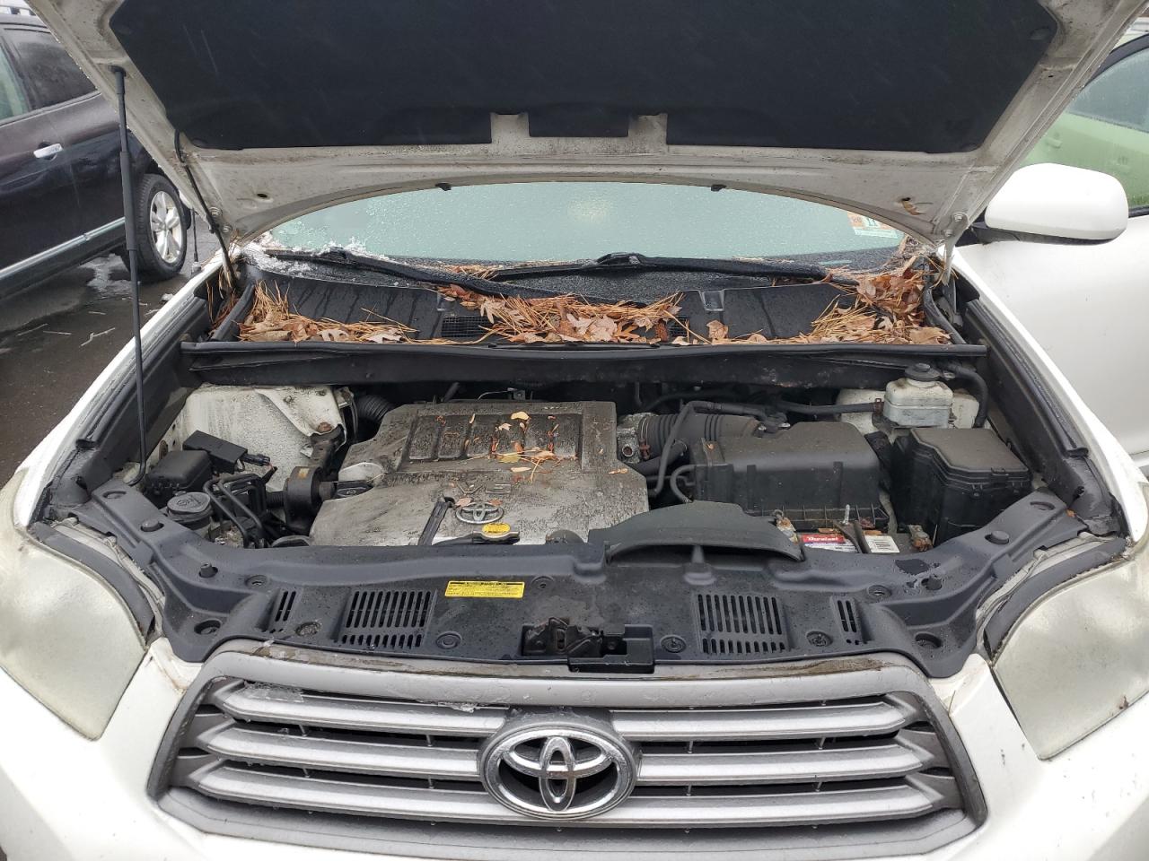 2010 Toyota Highlander - Image 12