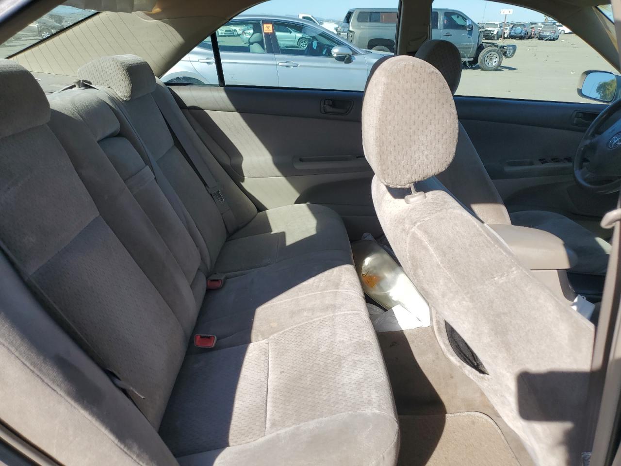 2004 Toyota Camry - Image 10