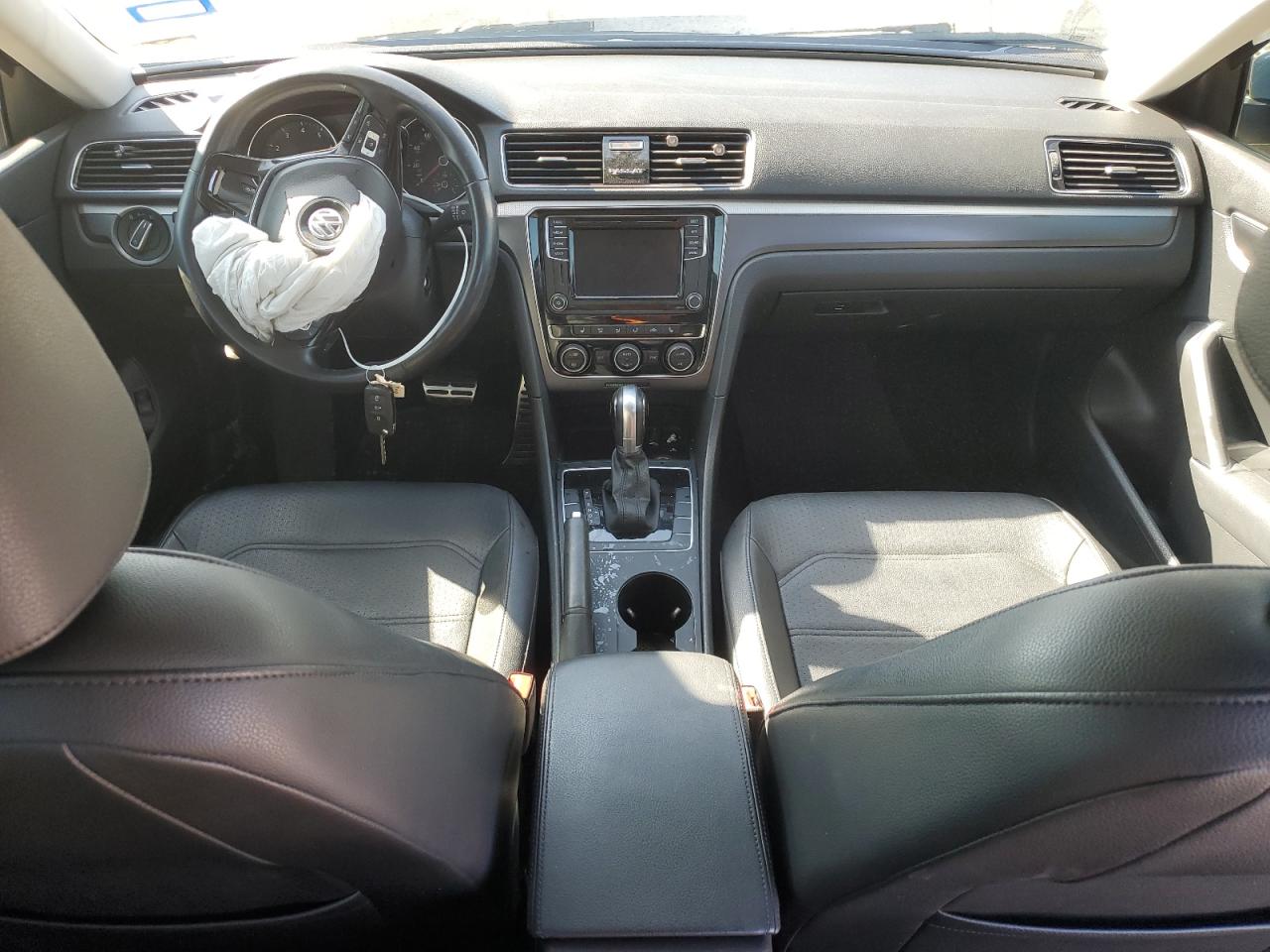 2018 Volkswagen Passat - Image 8