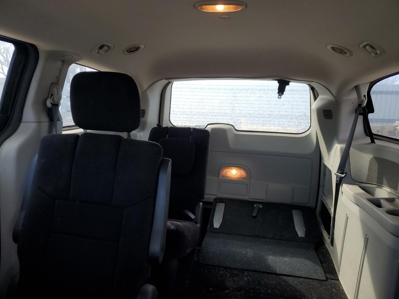 2011 Dodge Caravan - Image 10