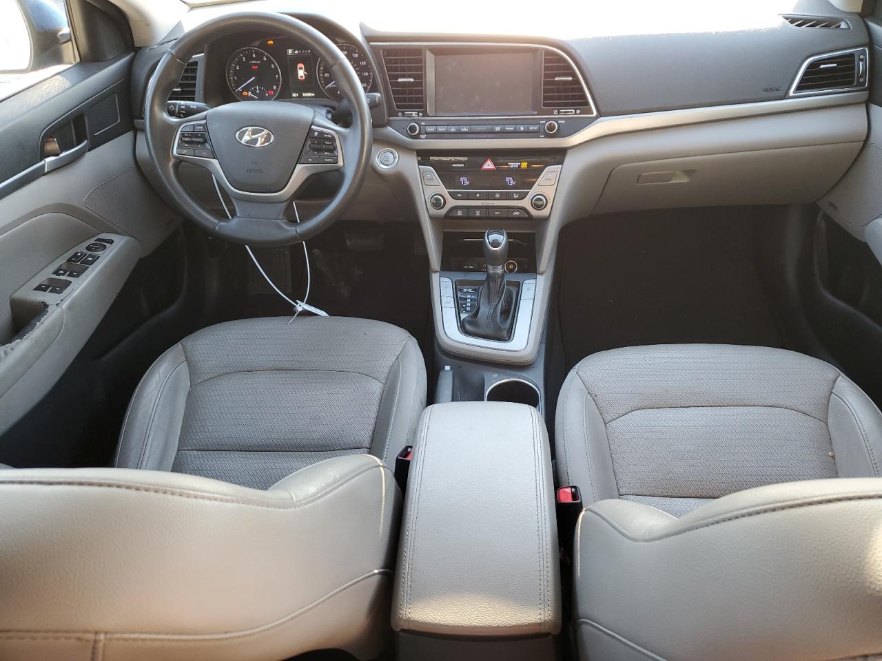 2017 Hyundai Elantra - Image 8