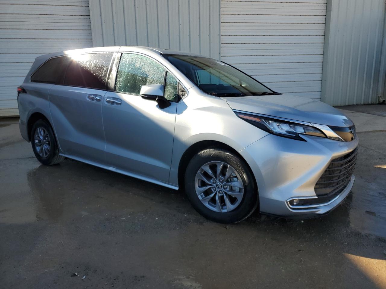 2022 Toyota Sienna - Image 4