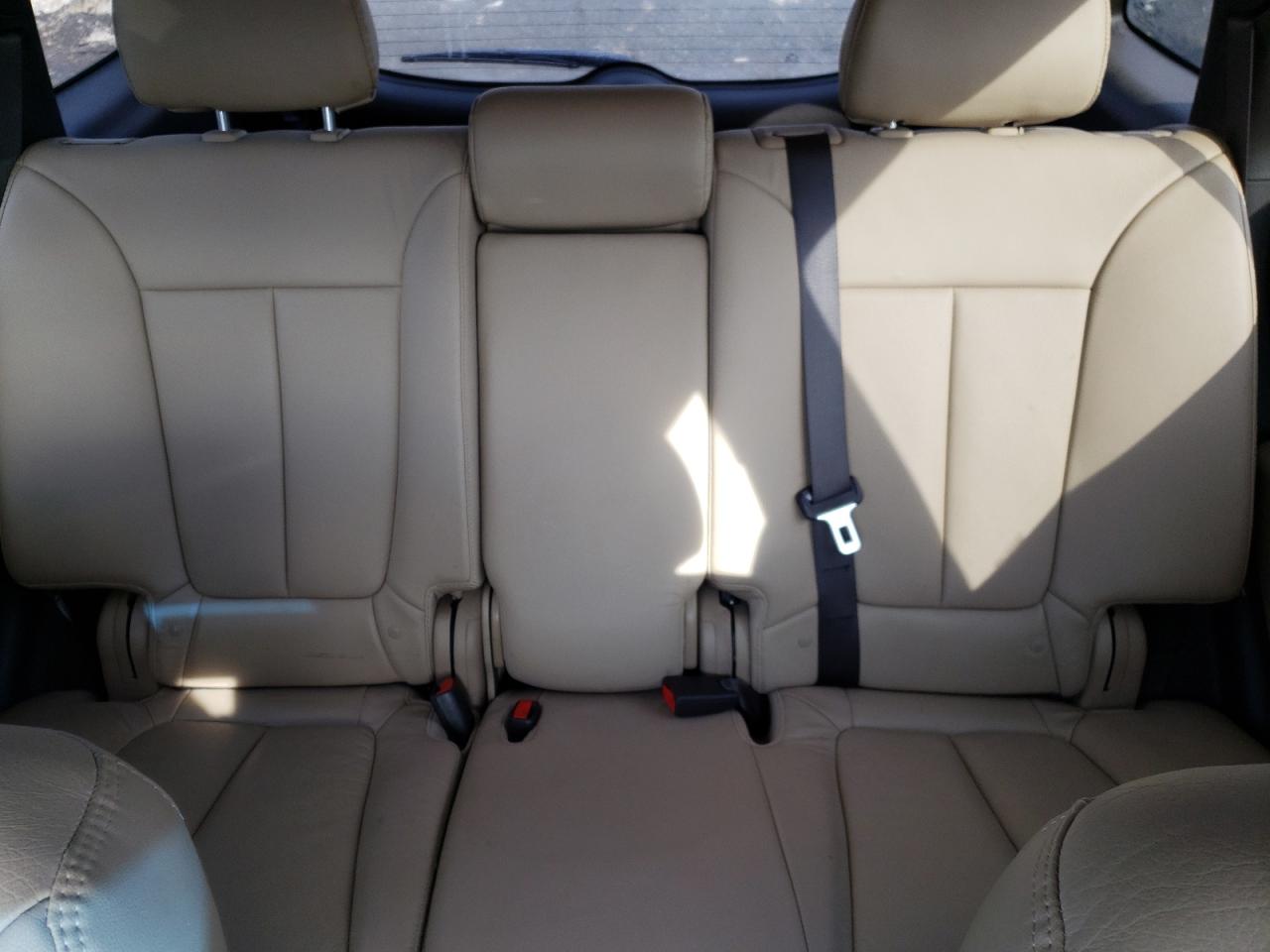 2011 Hyundai Santa Fe - Image 10