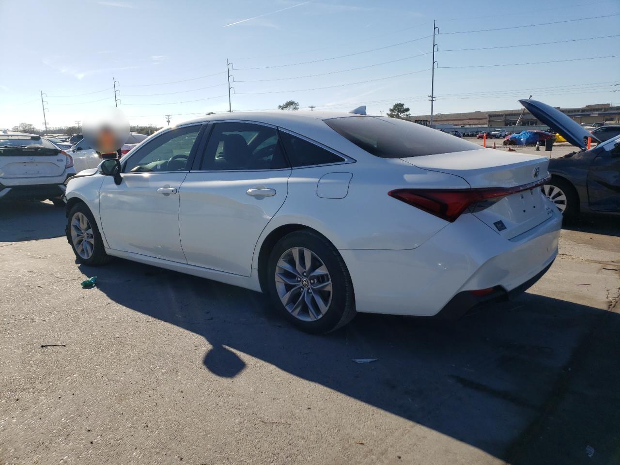 2022 Toyota Avalon - Image 2