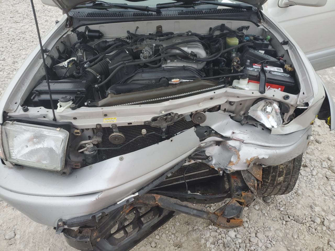 2000 Toyota 4Runner - Image 12