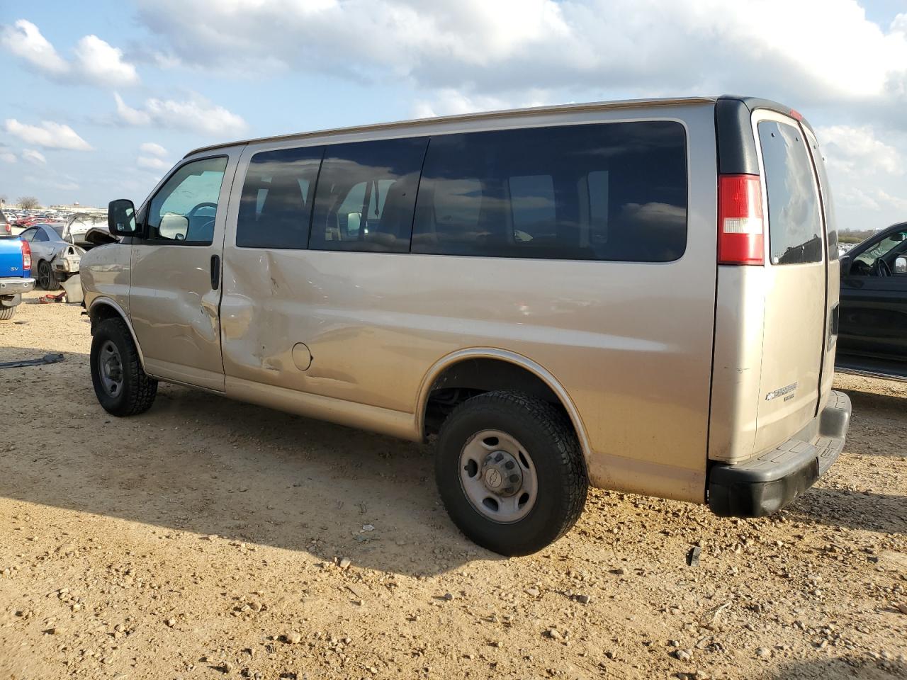 2007 Chevrolet Express - Image 2