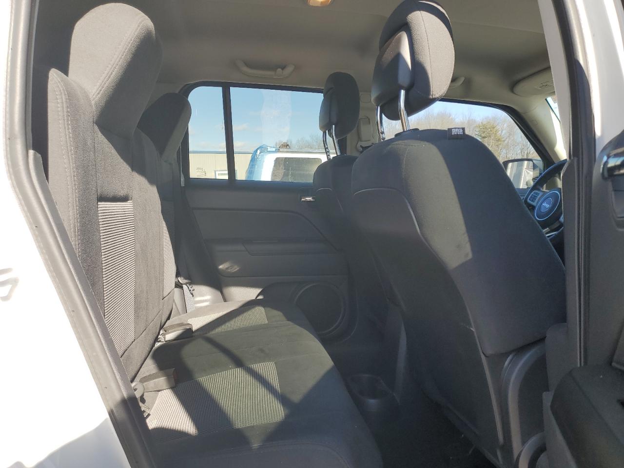 2011 Jeep Liberty (Patriot) - Image 10