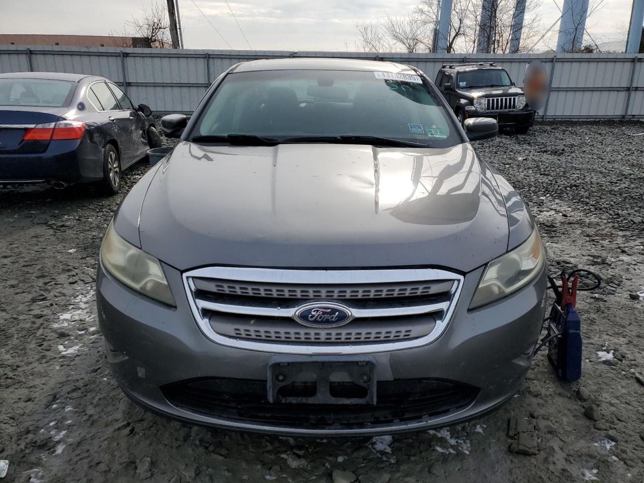 2011 Ford Taurus - Image 5
