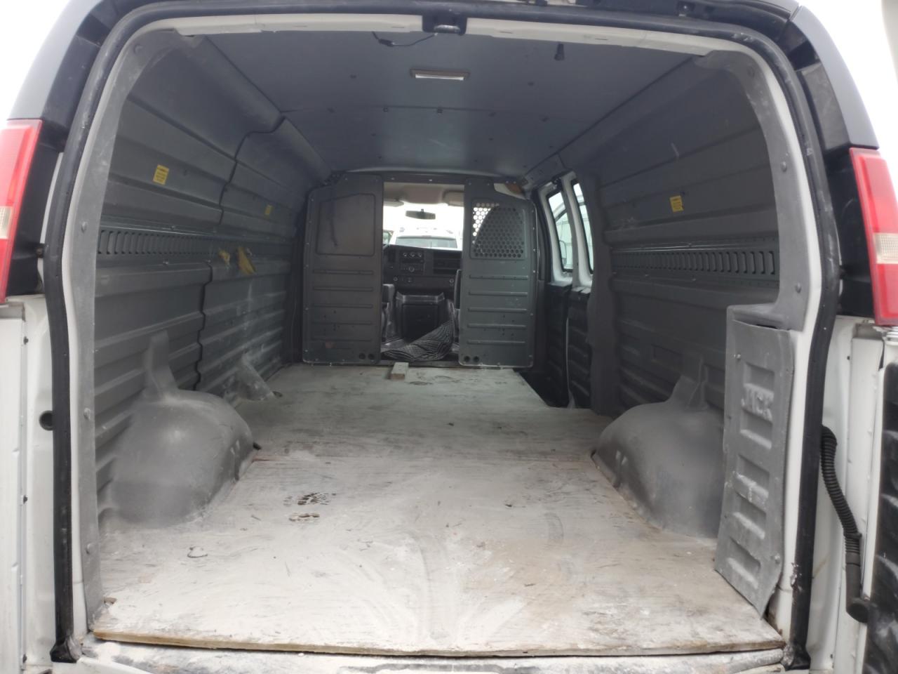 2012 GMC Savana - Image 10