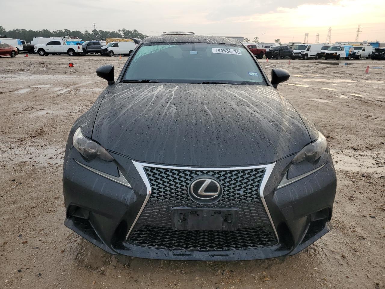 2016 Lexus IS - Image 5