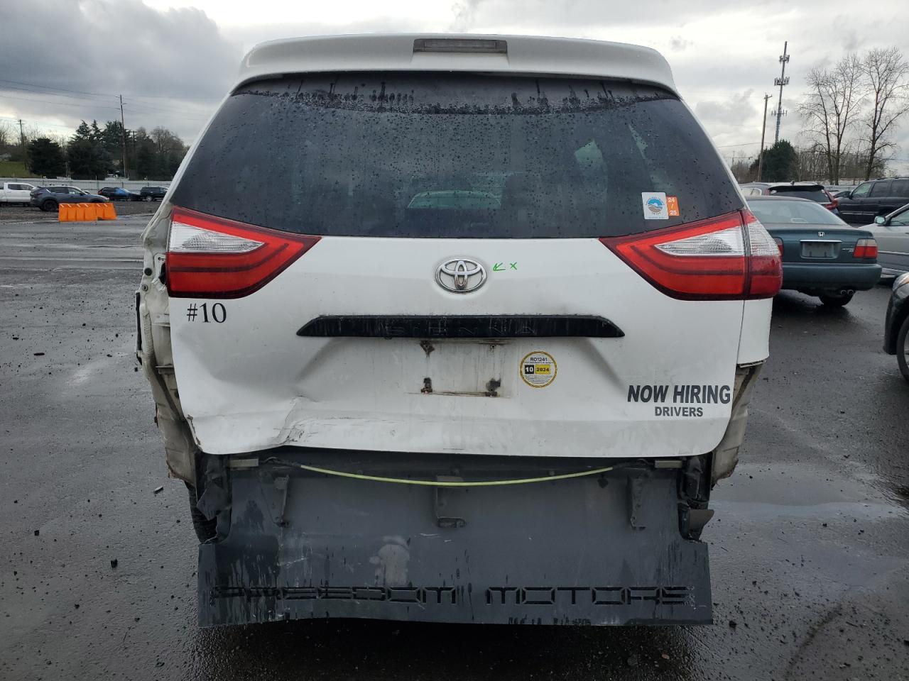 2015 Toyota Sienna - Image 6