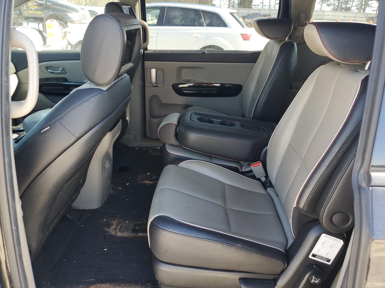 2019 Kia Sedona - Image 11