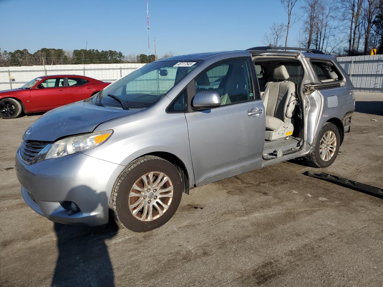 2012 Toyota Sienna - Image 1