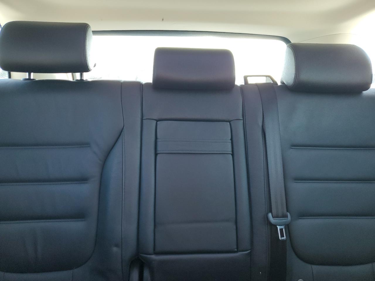 2016 Volkswagen Touareg - Image 10