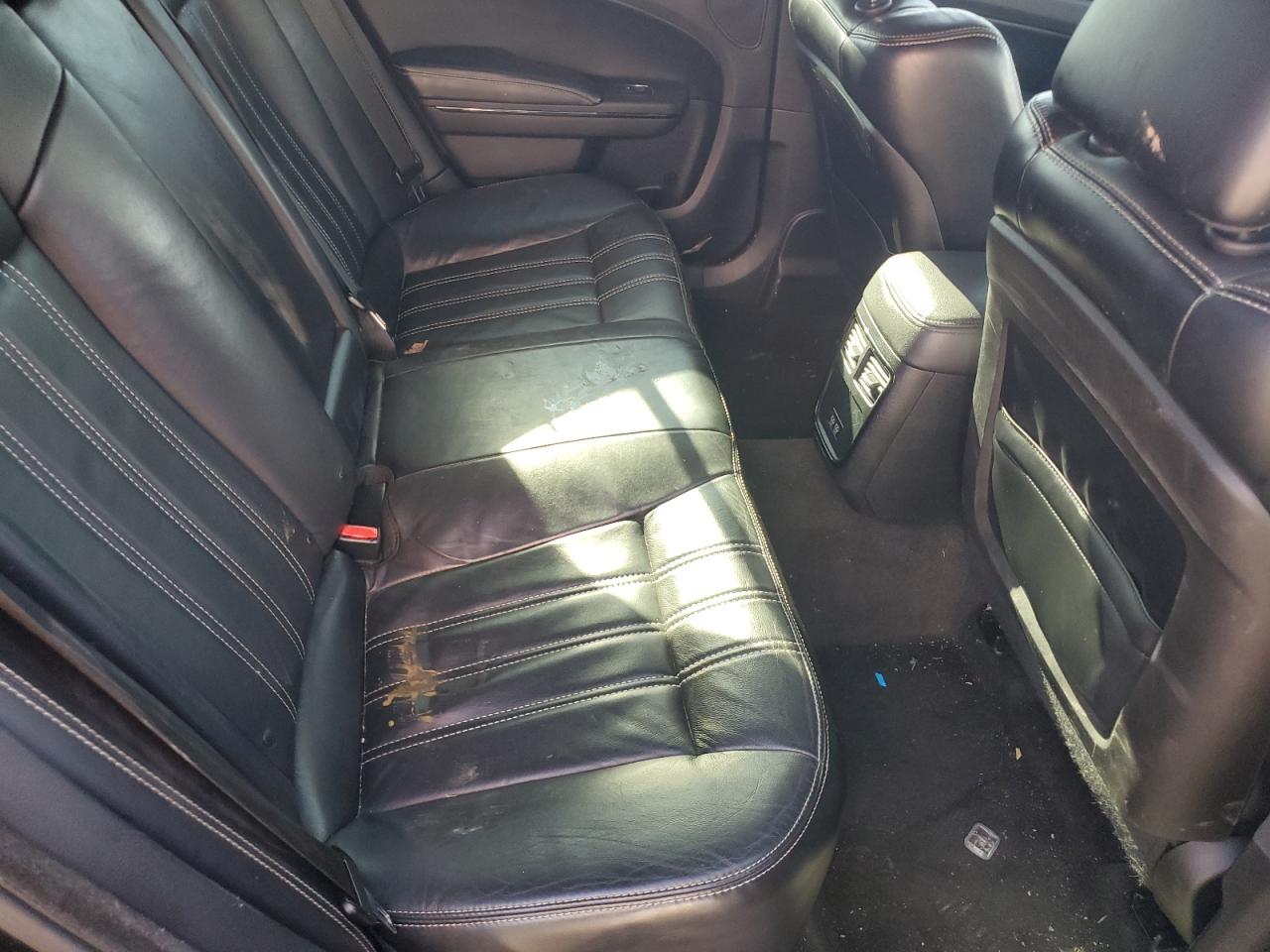 2015 Chrysler 300 - Image 10