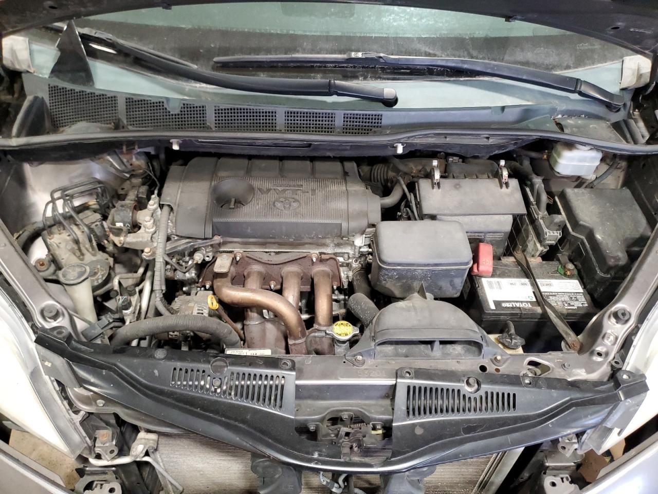 2011 Toyota Sienna - Image 12
