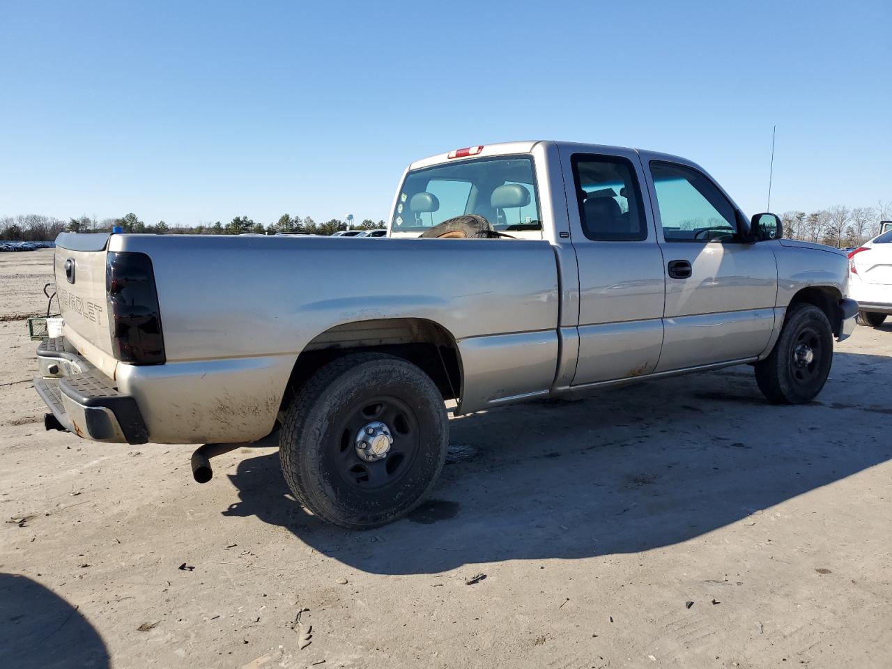 2004 Chevrolet Silverado - Image 3