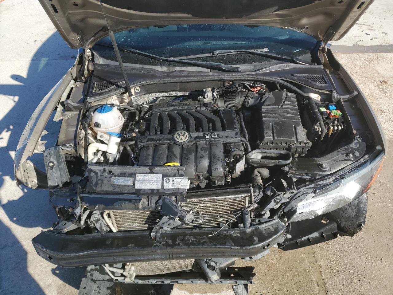 2015 Volkswagen Passat - Image 11