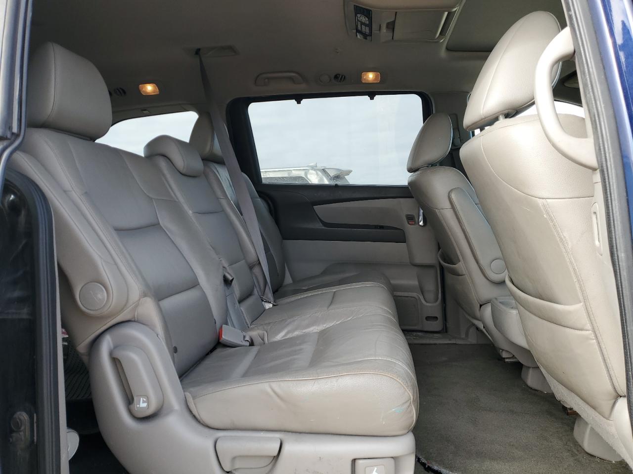 2015 Honda Odyssey - Image 12