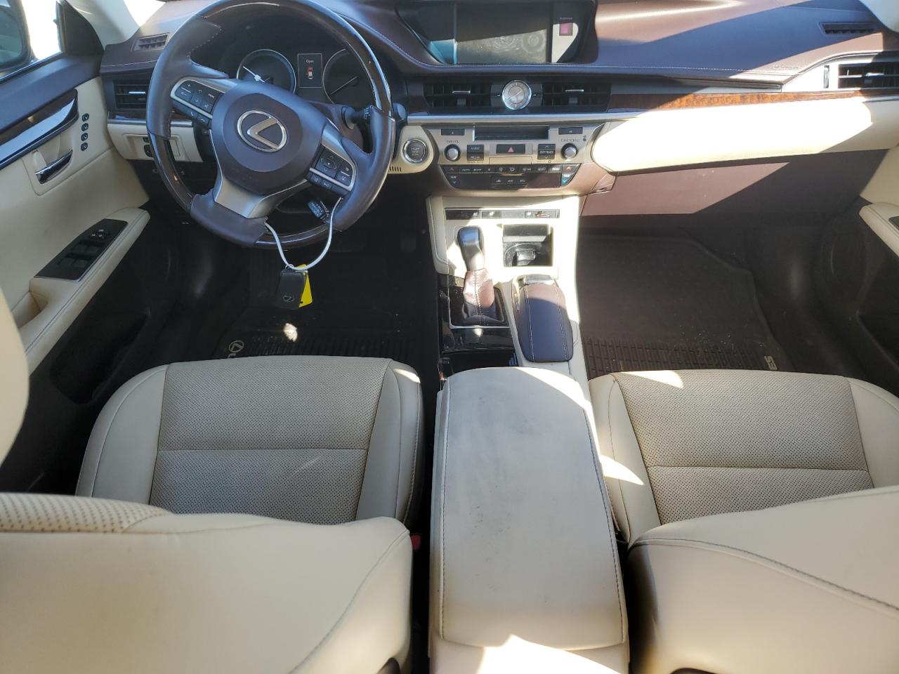 2017 Lexus ES - Image 8