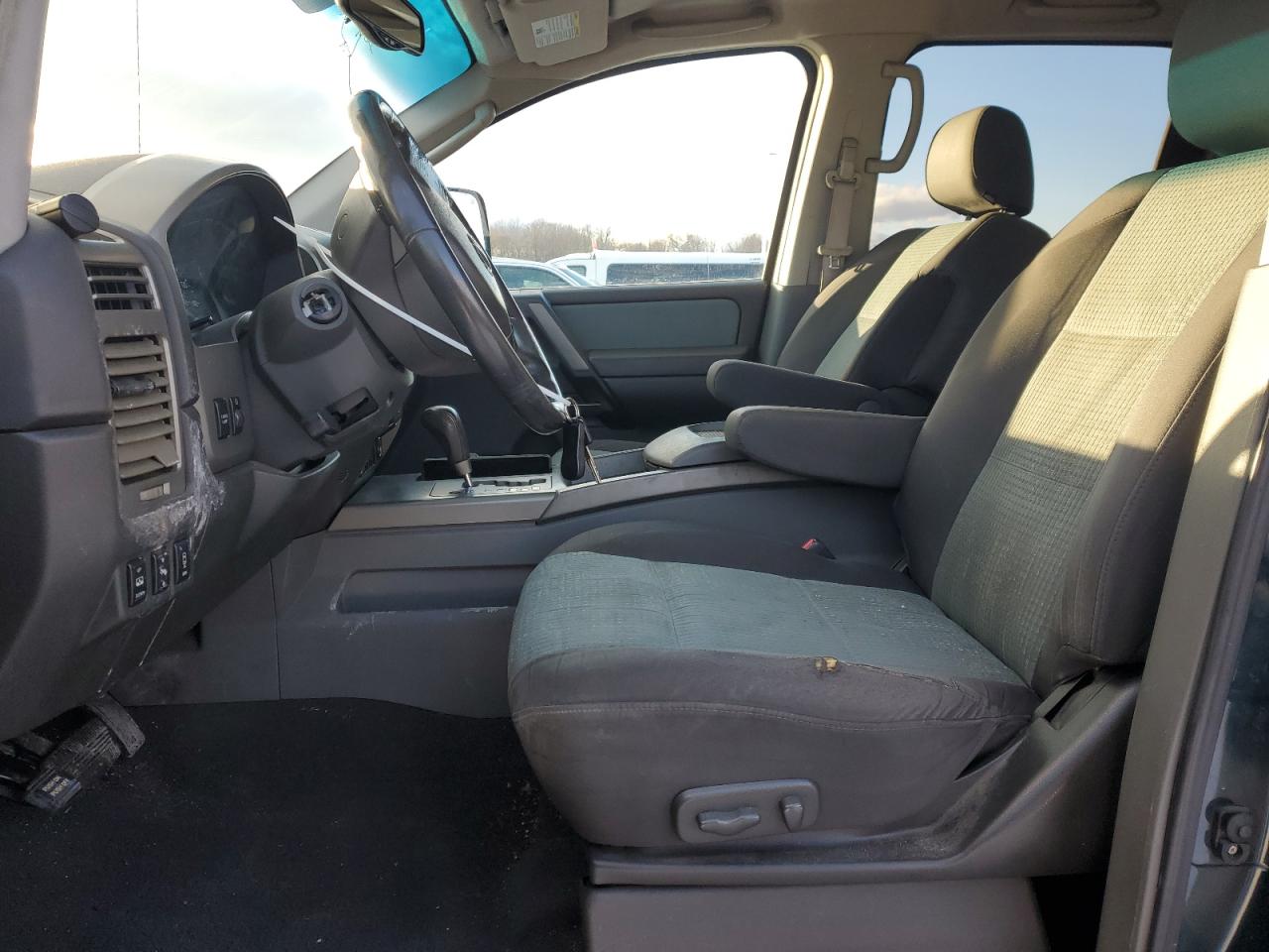 2005 Nissan Titan - Image 7