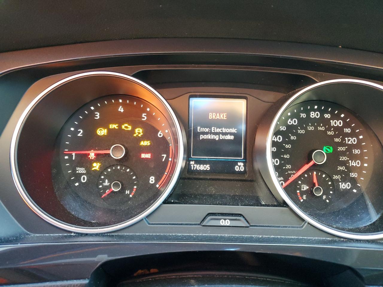 2018 Volkswagen Tiguan - Image 9