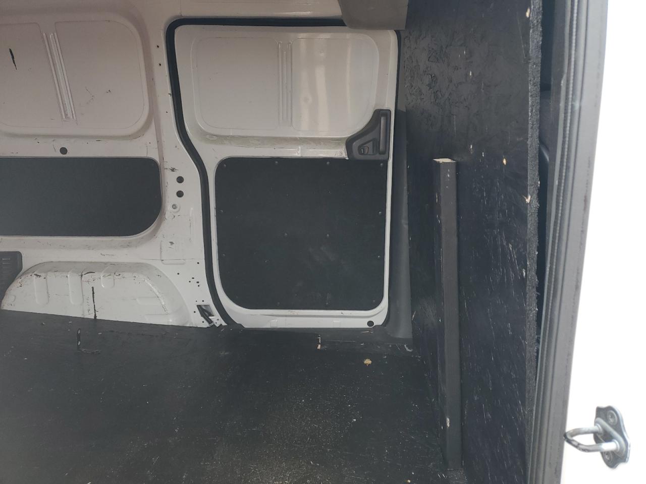 2015 Chevrolet Express - Image 11