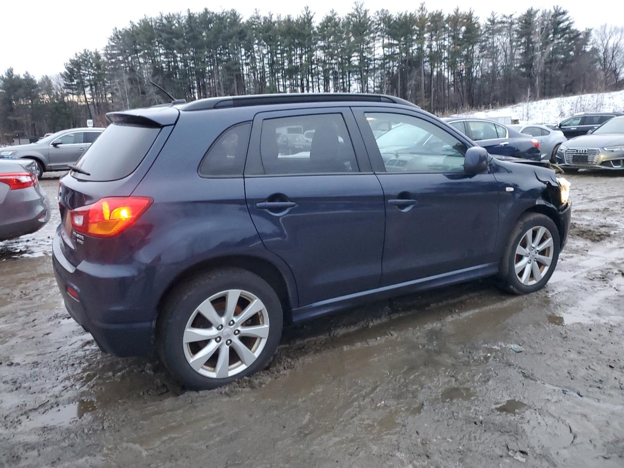 2012 Mitsubishi Outlander - Image 3