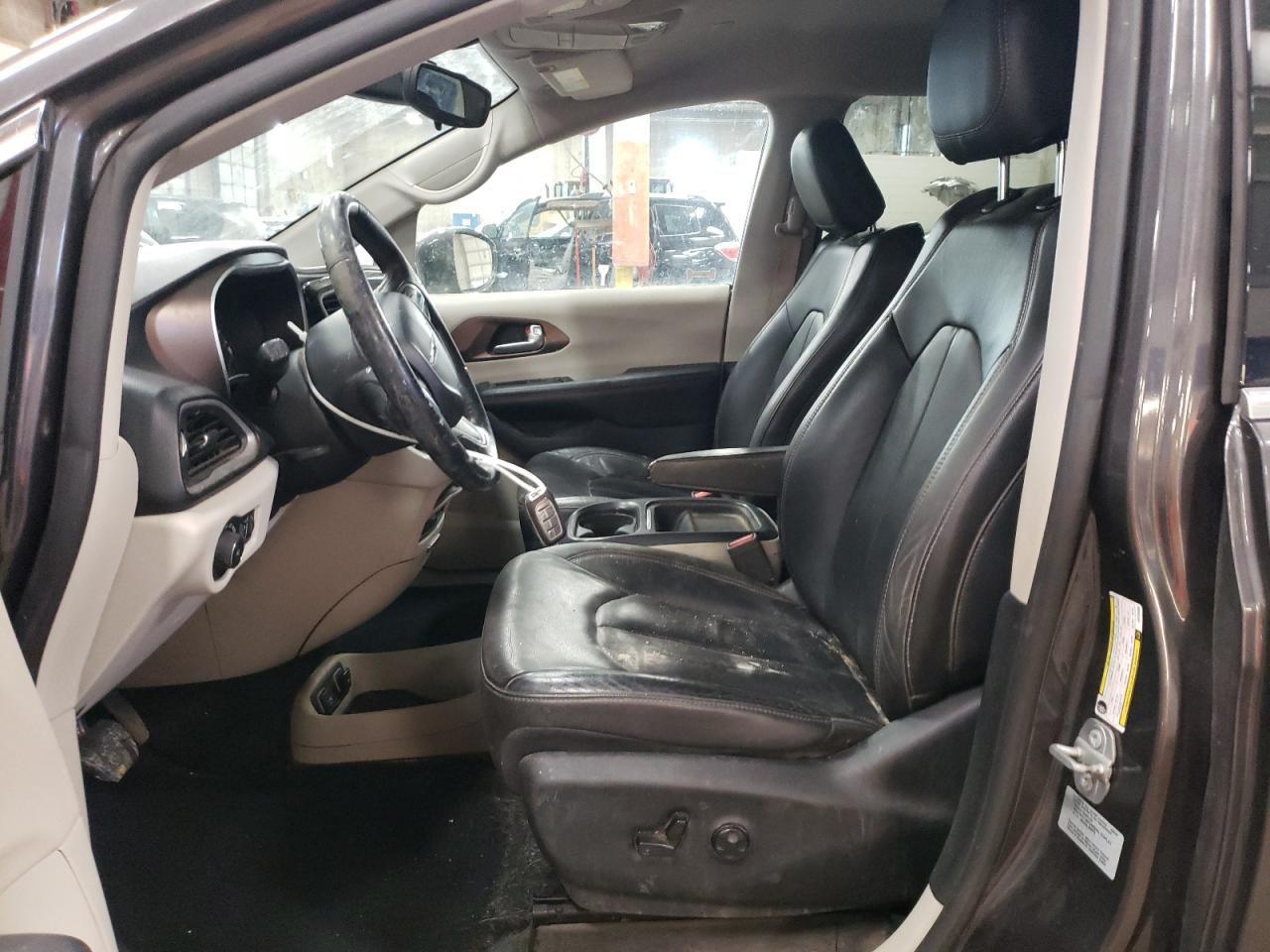 2017 Chrysler Pacifica - Image 7