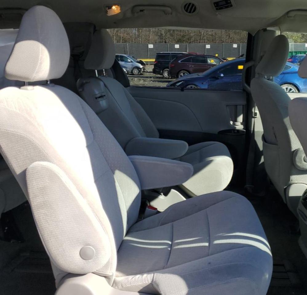 2018 Toyota Sienna - Image 11