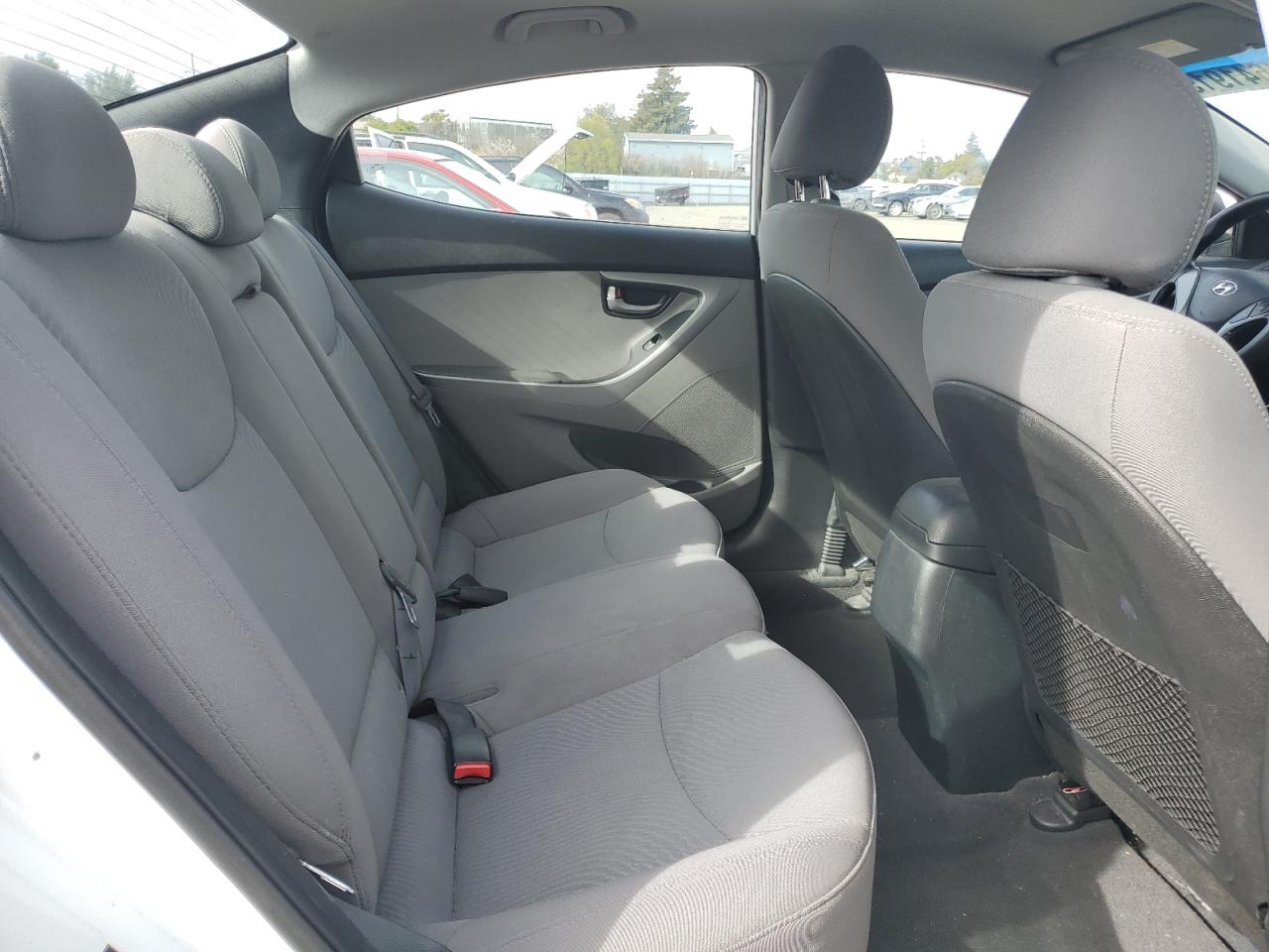 2016 Hyundai Elantra - Image 10