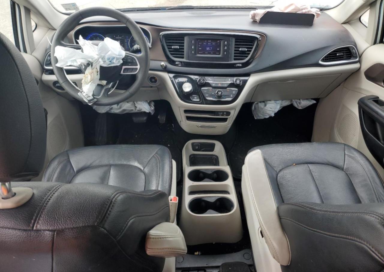 2017 Chrysler Pacifica - Image 8